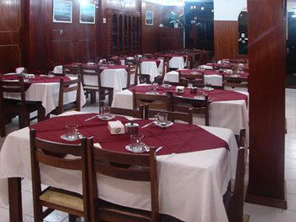 Cheltum Hotel Trelew Exteriör bild