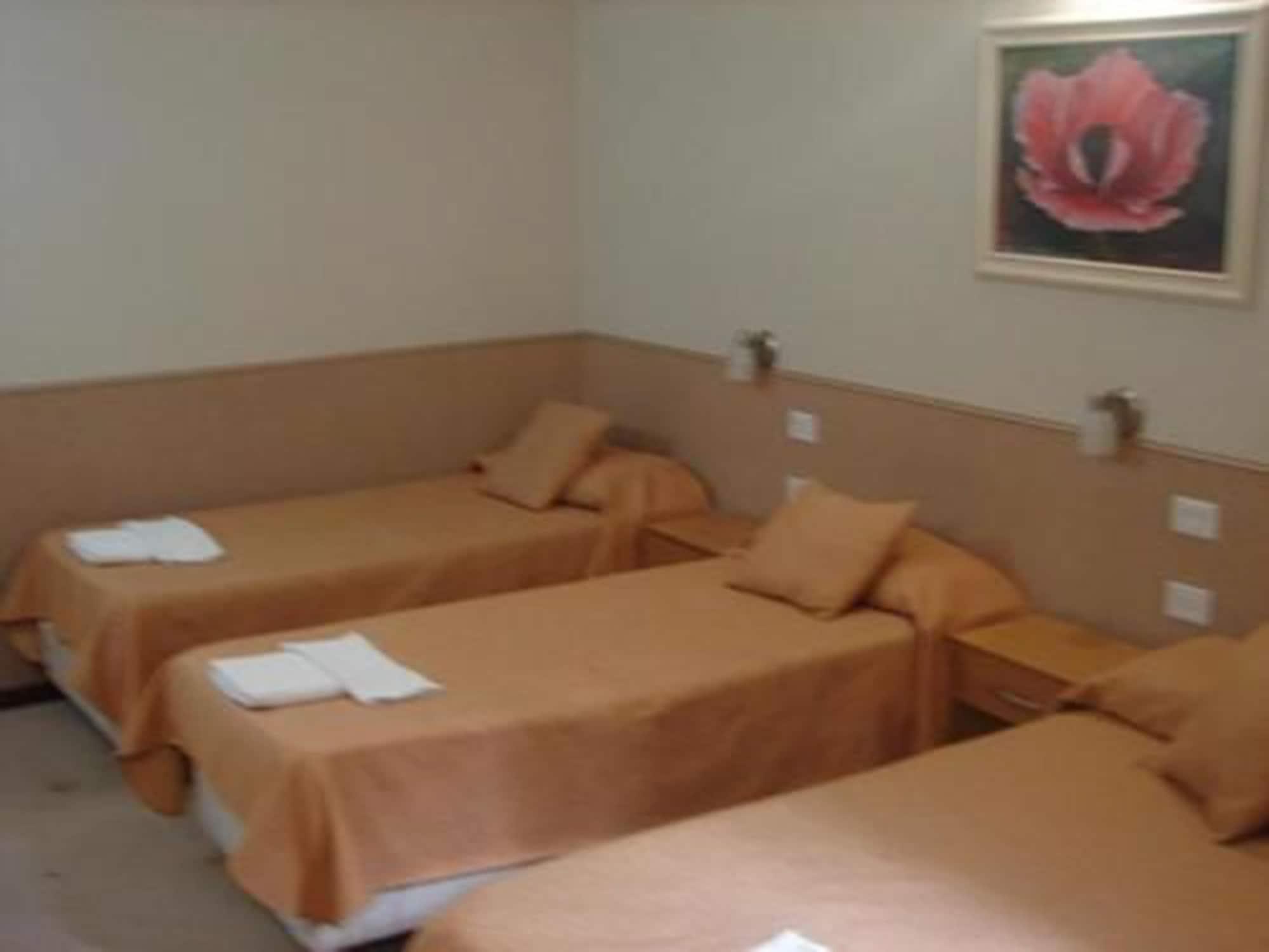 Cheltum Hotel Trelew Exteriör bild