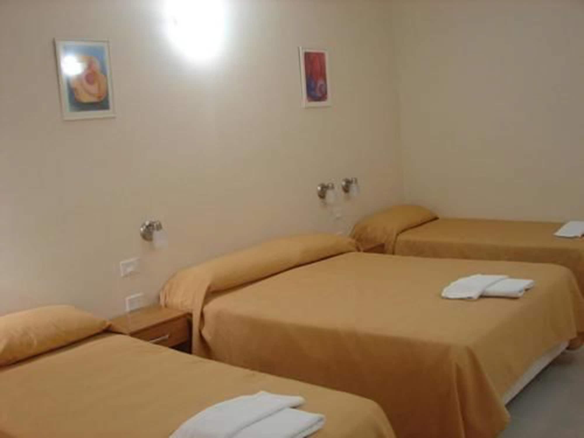 Cheltum Hotel Trelew Exteriör bild