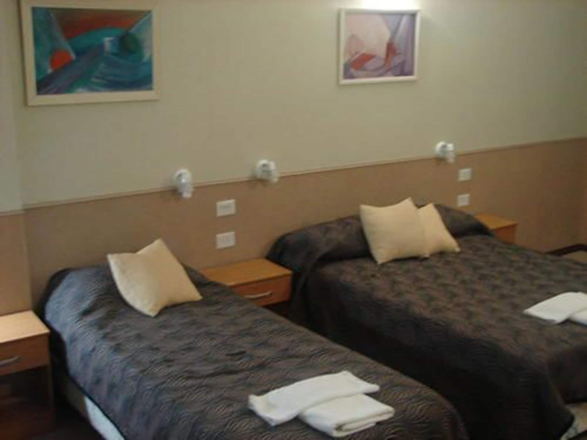 Cheltum Hotel Trelew Exteriör bild